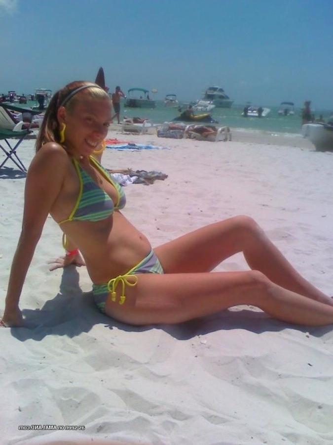 12P Selection of hot amateur babes posing sexy outdoors