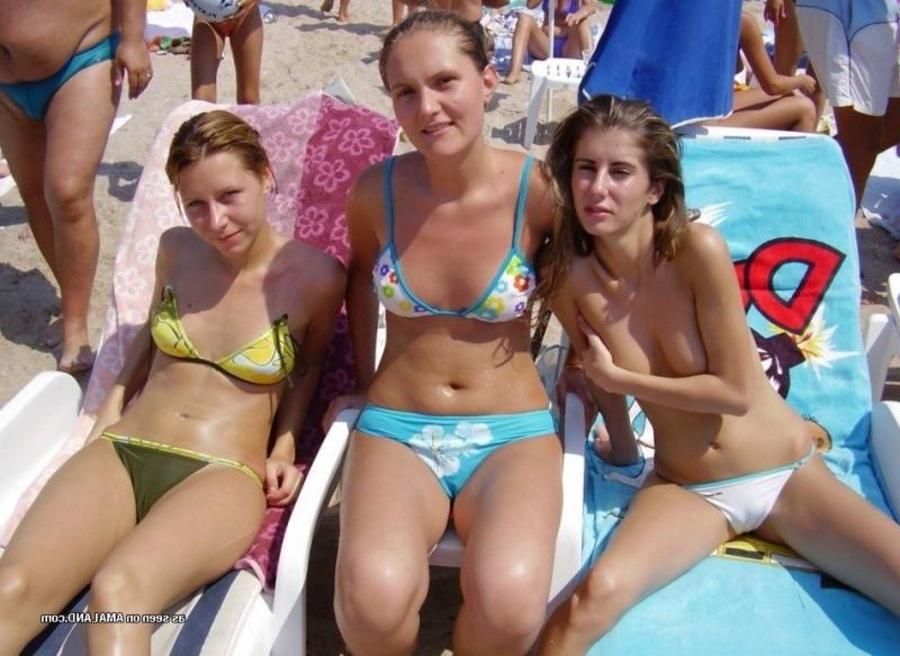 10P Selection of kinky amateur honeys posing sexy outdoors