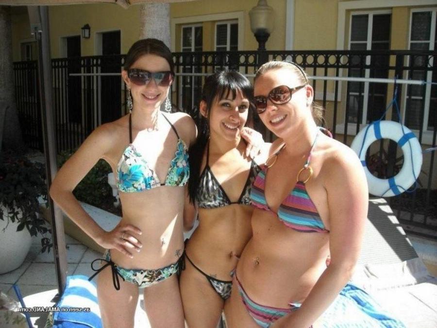 9P Collection of sexy girlfriends posing for the cam outdoors