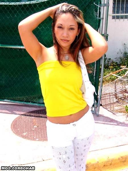 16P This bad girl is smoking hot