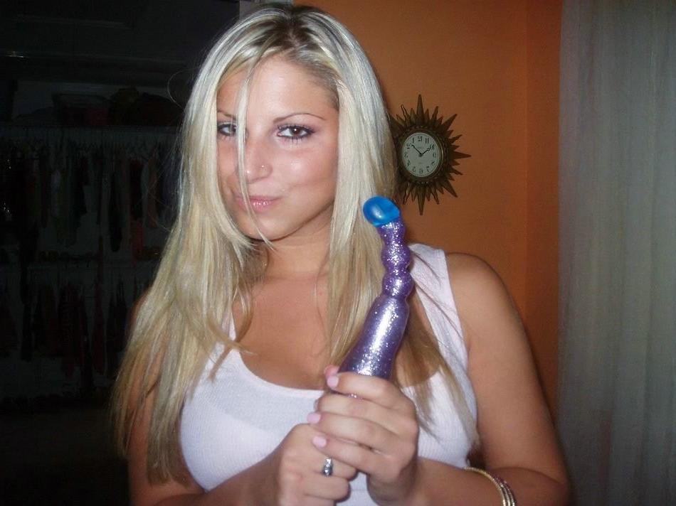 12P Amateur girlfriends posing and fucking in home pictures