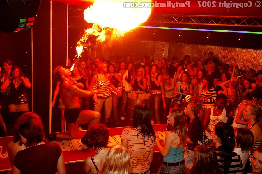 11P Dancing and pumpin at the club