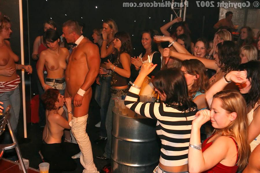 11P Dancing and pumpin at the club