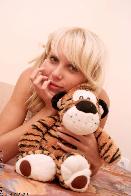 10P Russian teen reveals her naughty side