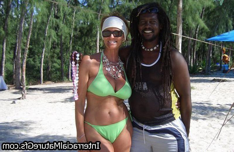 15P Interracial Mature Girlfriends taking black cock