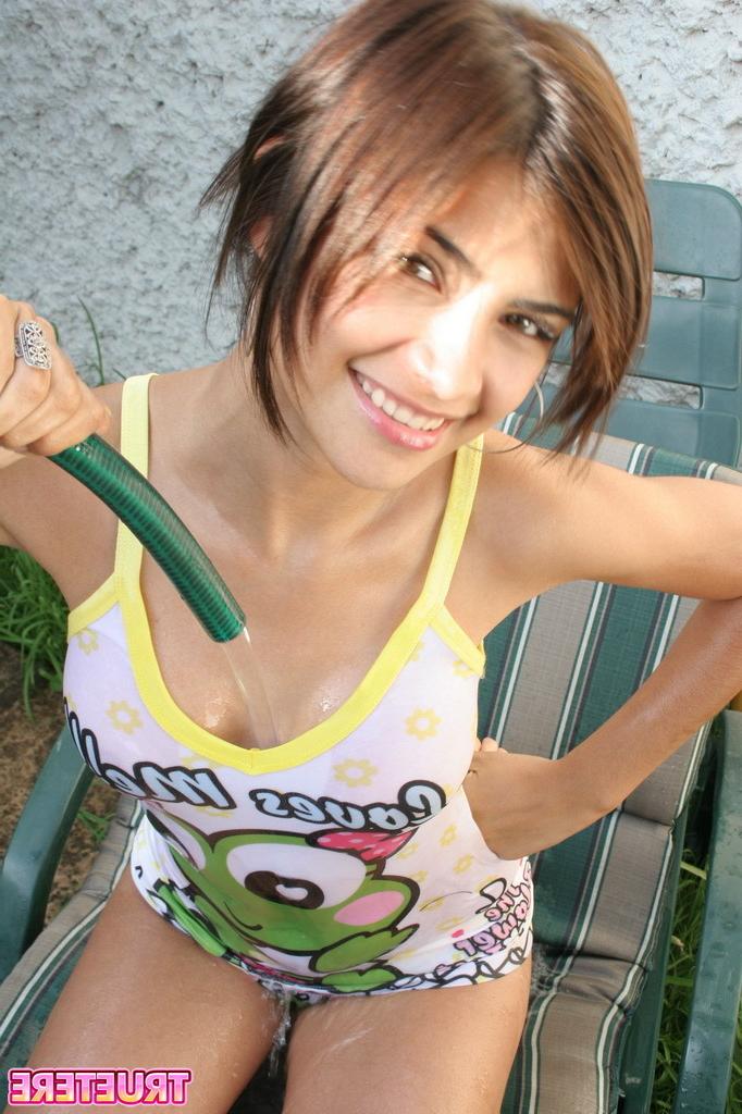 15P Sexy latina teen plays around