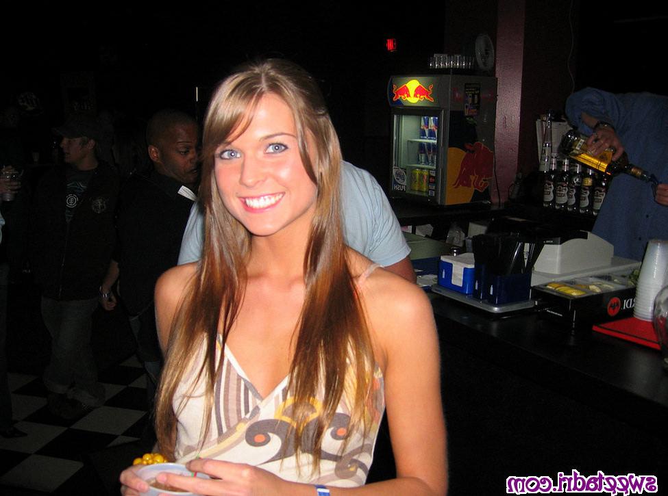 16P SweetAdri posing at the club opulence