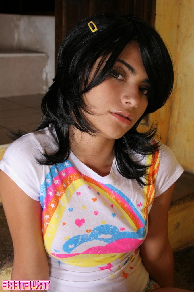 15P Sultry latina teen model shows her charms