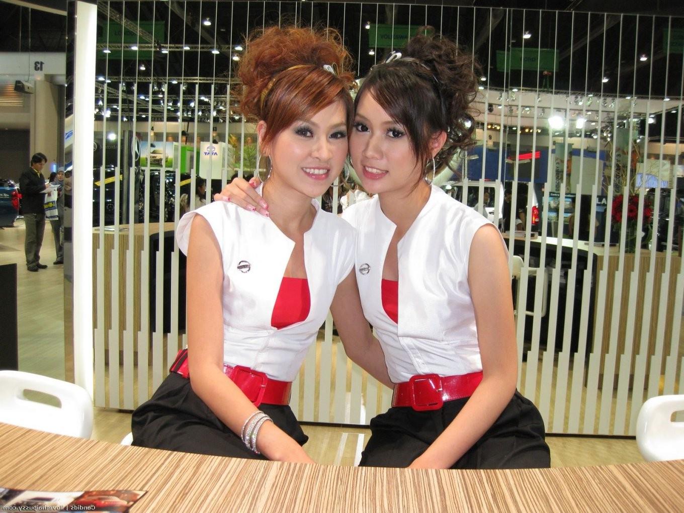 25P Sexy Thai Whores spreading perfect bubble butts asses fucked hard asian sluts