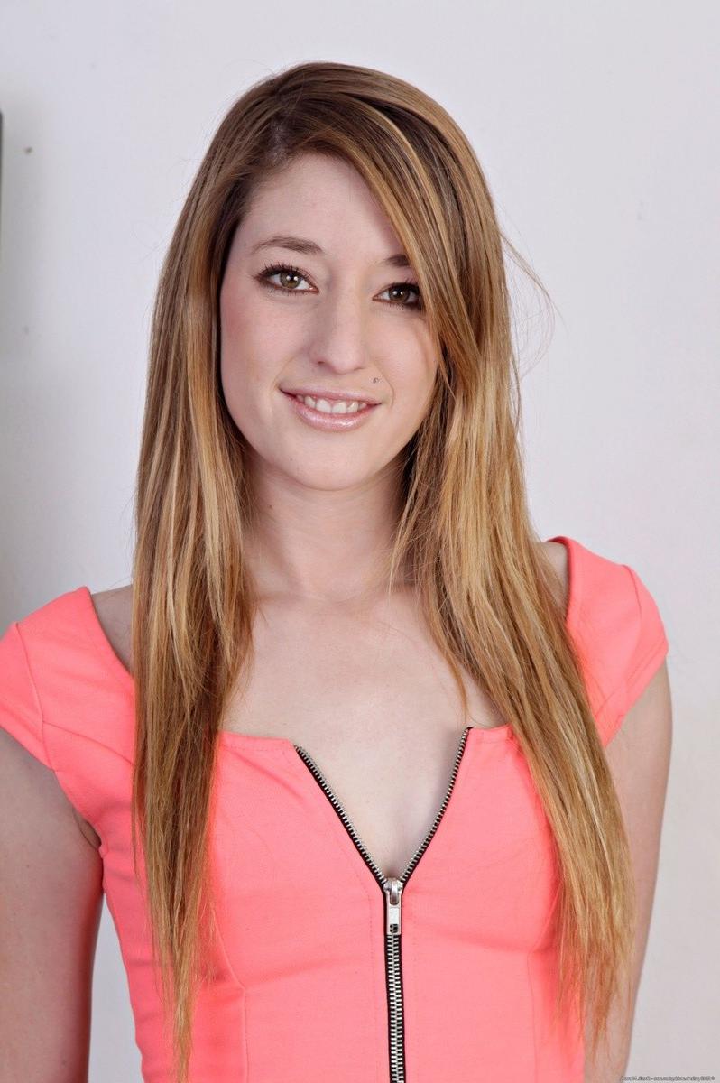 15P Cute pale skin teen Casana Lei spreading pink