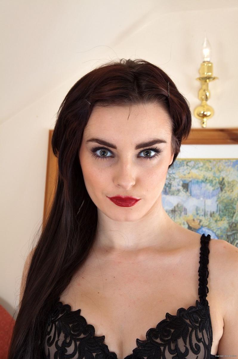 9P Hairy natural amateur babe Melody spreading