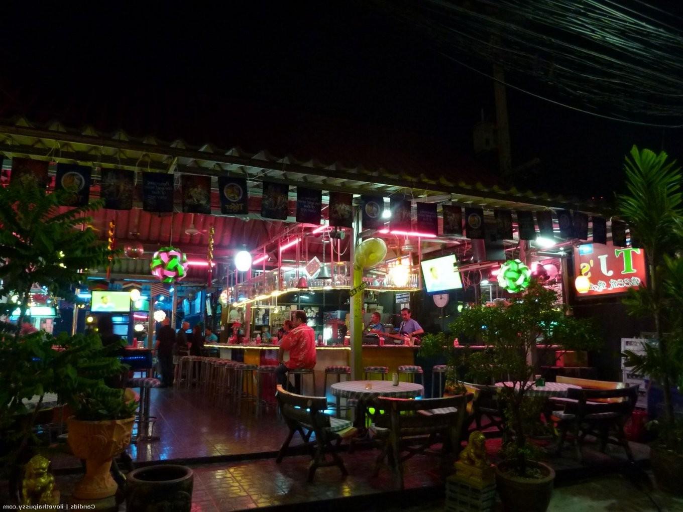 25P Drunk Thai Hooker plays pool then bareback fucks sex tourist asian pussy banger