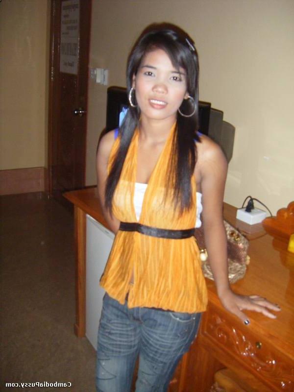 25P Drunk Thai Hooker plays pool then bareback fucks sex tourist asian pussy banger