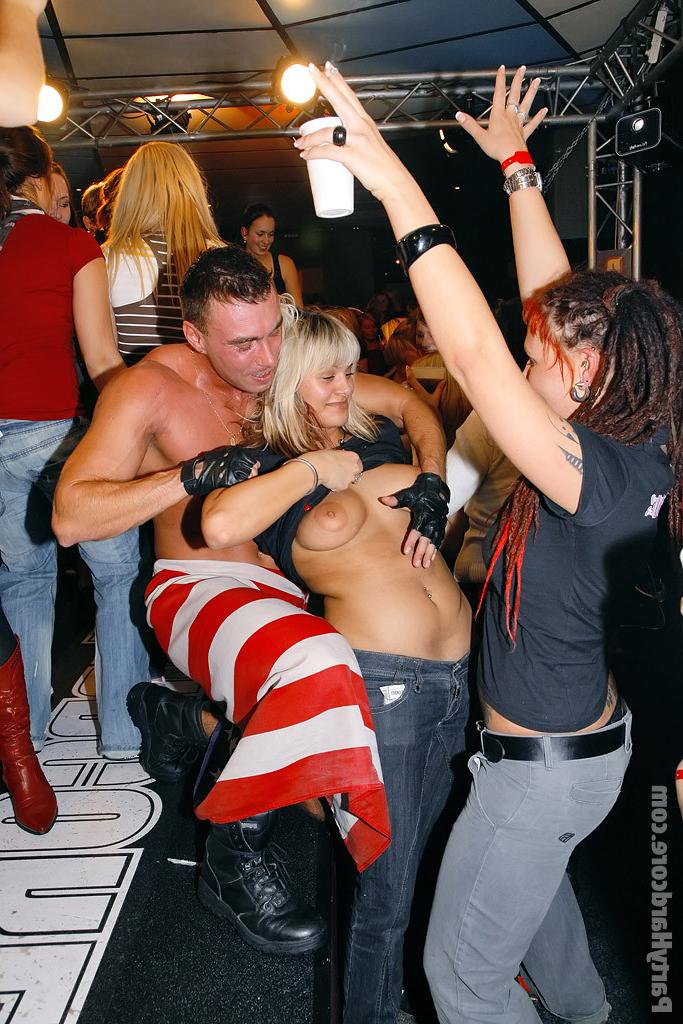 16P Hardore sexparty at stripclub with horny chicks fucked on the floor