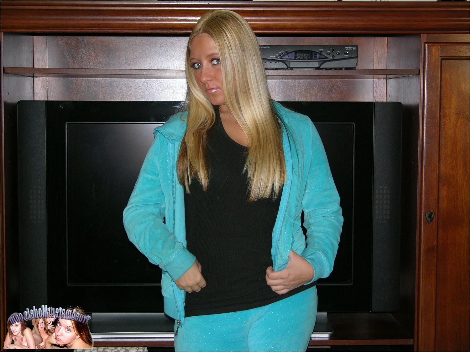 10P Hot Amateur Blonde Babe Modeling Nude
