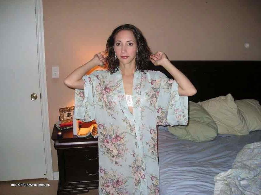 15P Wife in lingerie