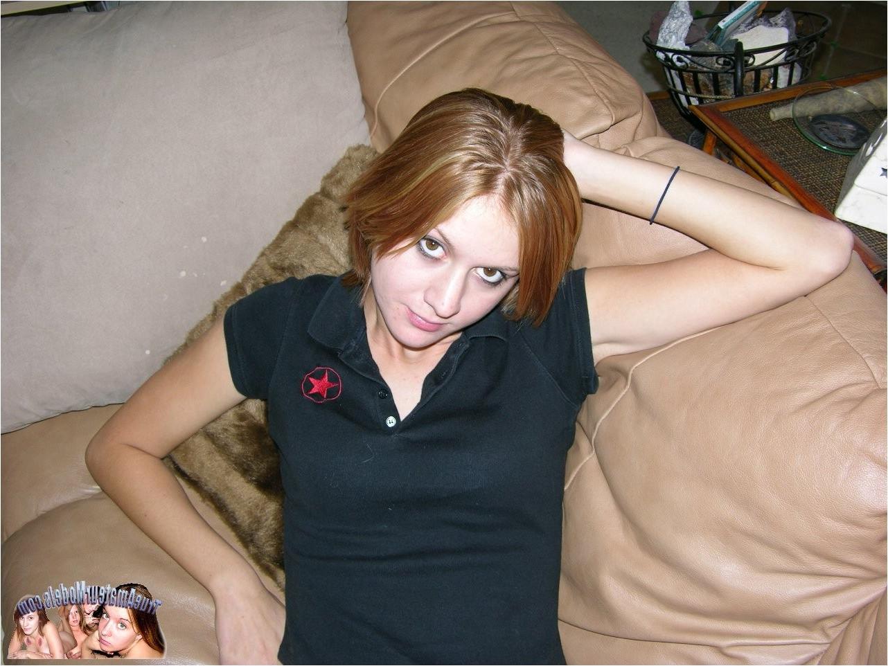 10P Barely Legal And Amateur Teenager Modeling Nude
