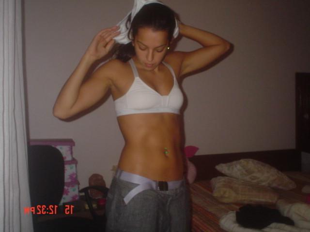 18P Naughty sexy young teen fucking her pussy with a carrot