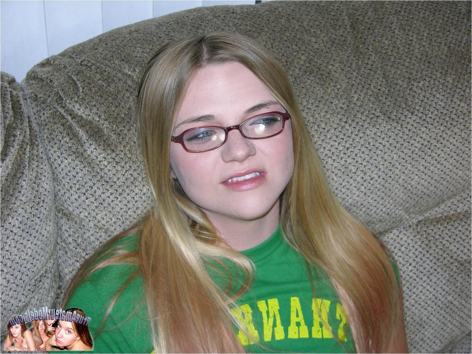 10P Amateur Teenager Nerd Gives Handjob And Spreads Nude