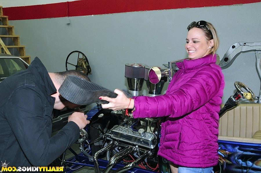 12P Amazing cali babe havoc masterbates while watching teens fuck on cam for the mon
