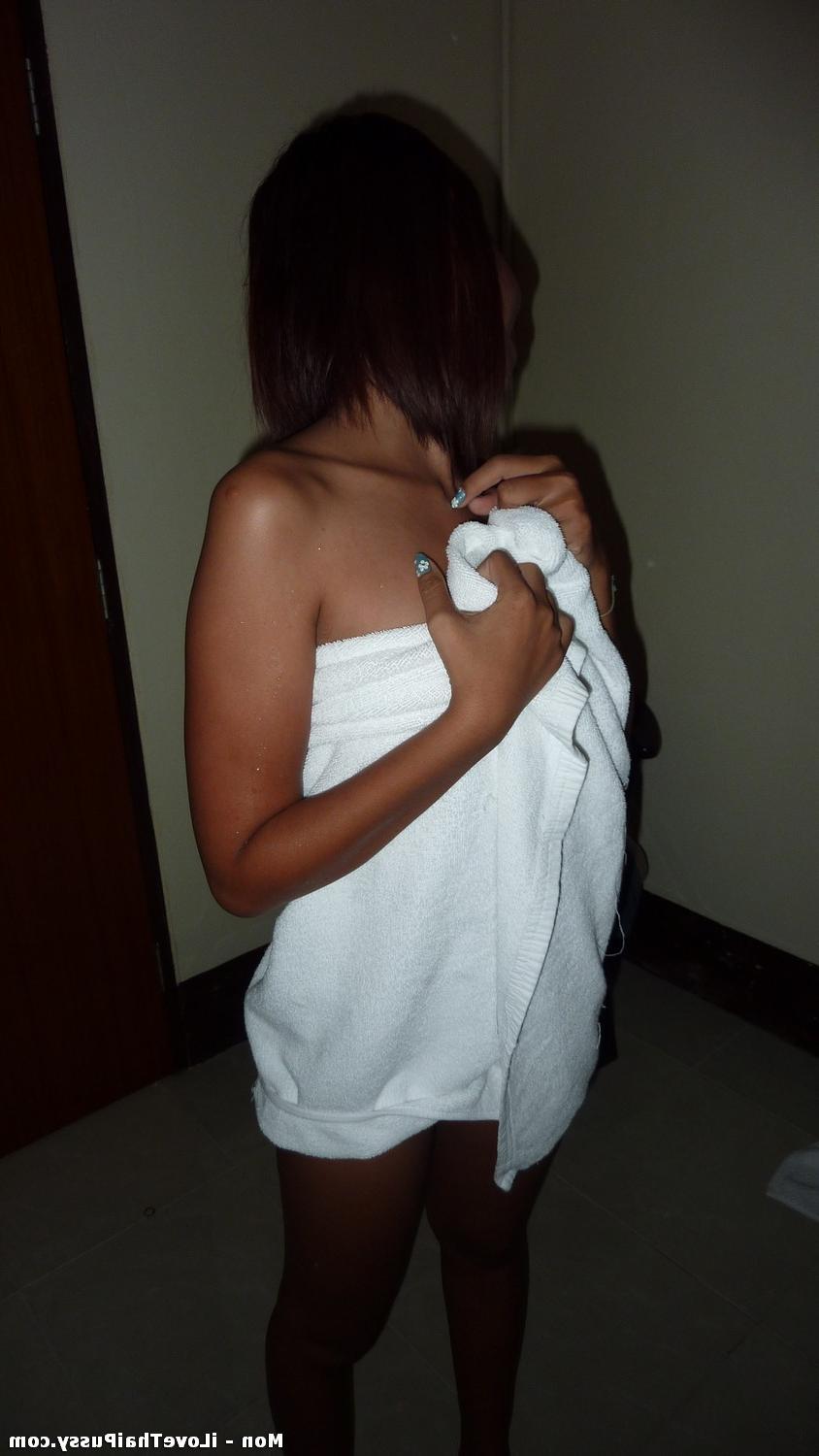 15P Schmutzige thailändische Huren lieben es, ausländische Sextouristen zu ficken und zu lutschen