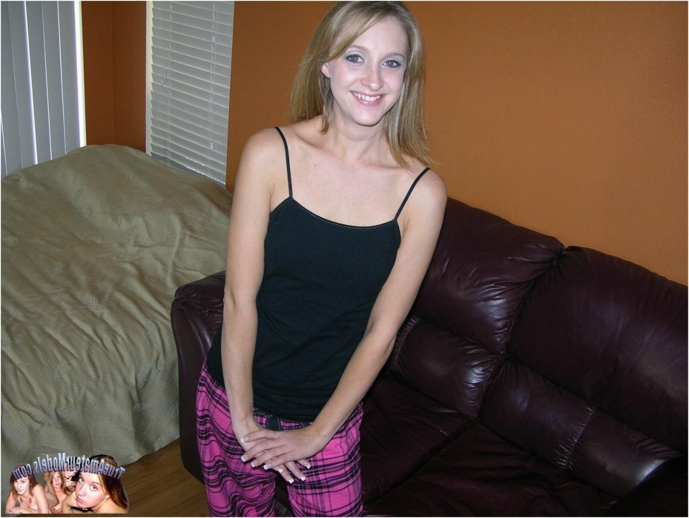 25P Cute Shy First Time Amateur Spreading Her Shaved Pussy Sweet Newbie