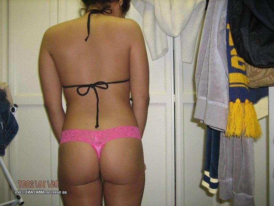 15P Latina babes showing off in thongs