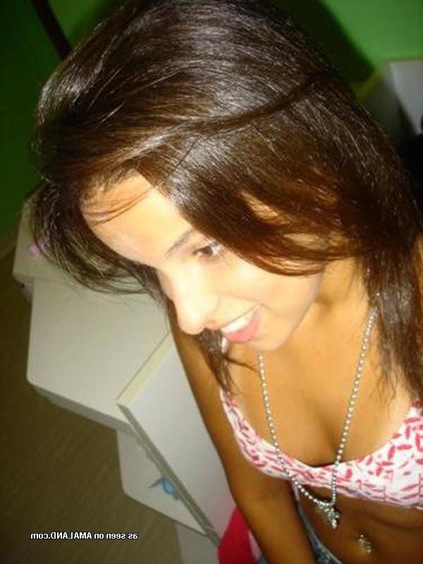 15P Latina slut naked and camwhoring