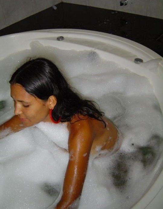 15P A hot Latina chick gets naked