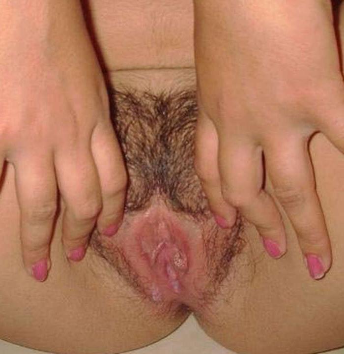 15P Hot Latina spreads her pussy