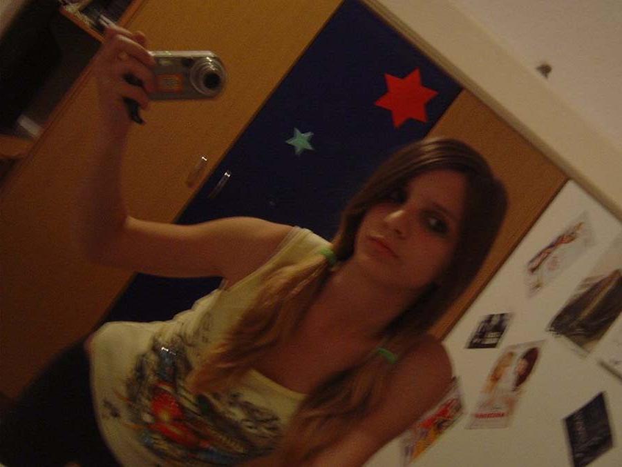 15P Sexy amateur Latina cutie camwhoring