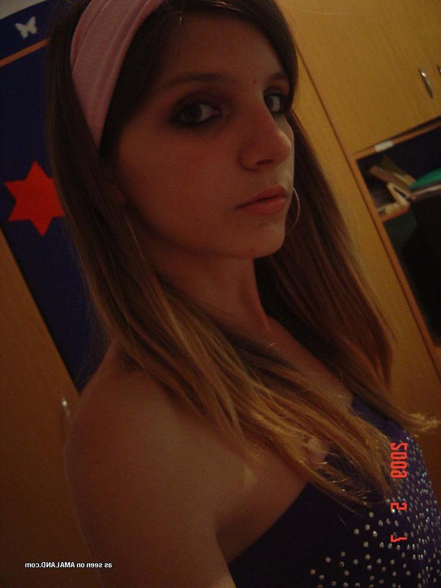 15P Sexy amateur Latina cutie camwhoring