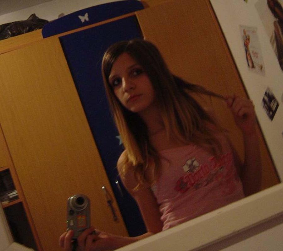 15P Sexy amateur Latina cutie camwhoring