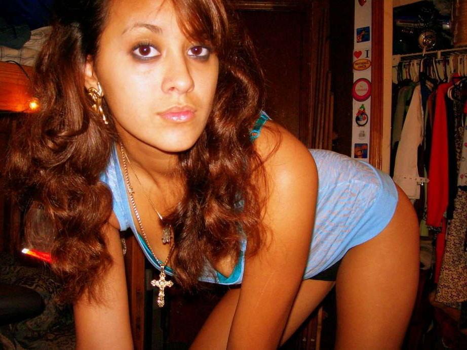 15P Sexy Latina cutie poses