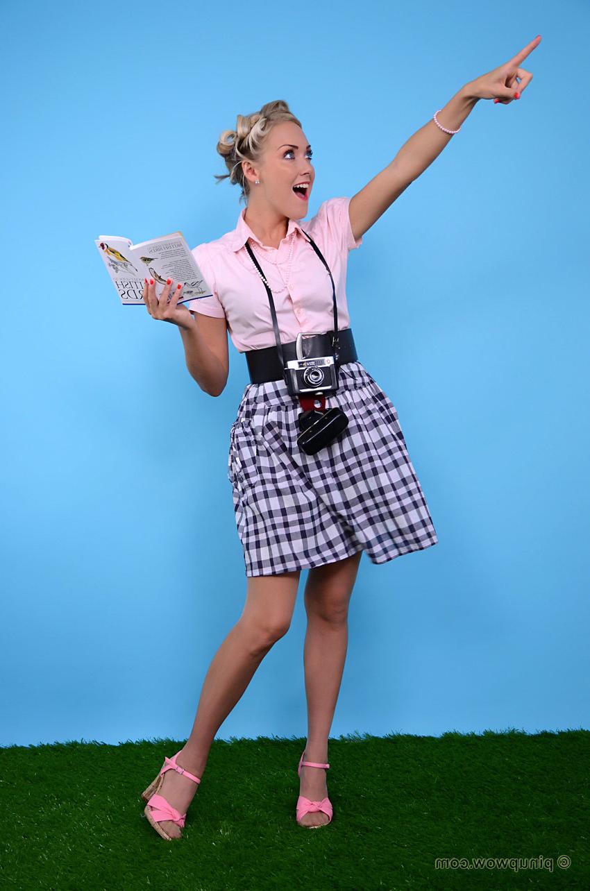 17P Blonde birdwatcher loves you watching.