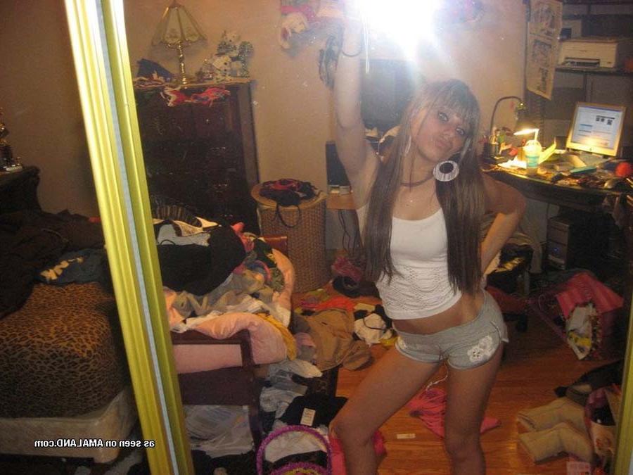 15P Sexy amateur Latina hottie camwhoring