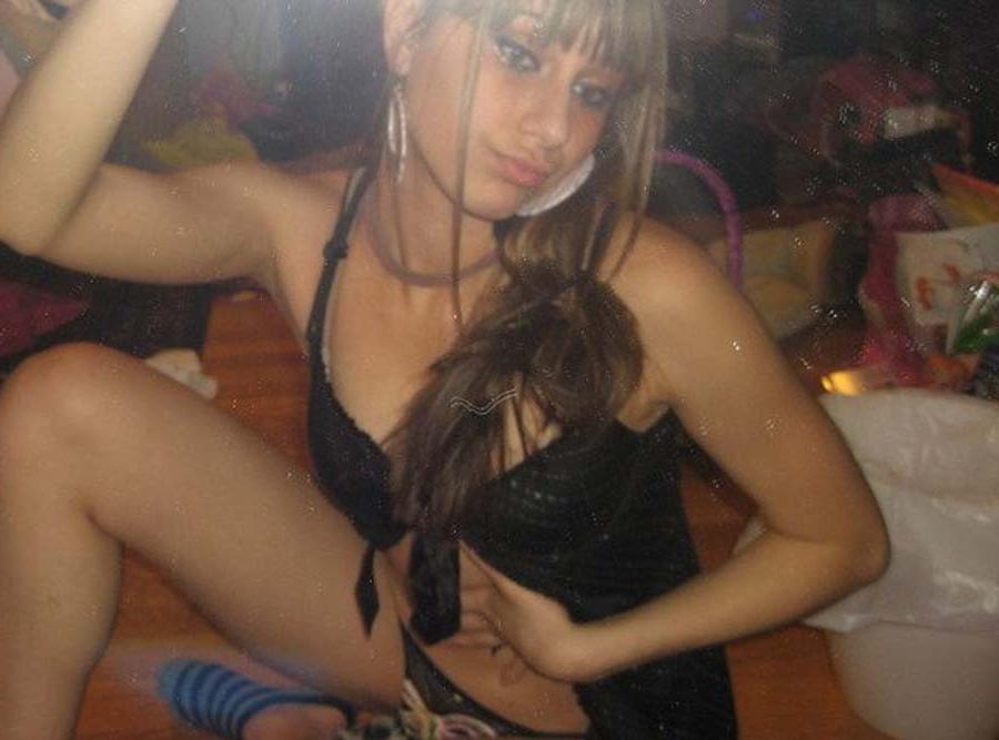 15P Sexy amateur Latina hottie camwhoring