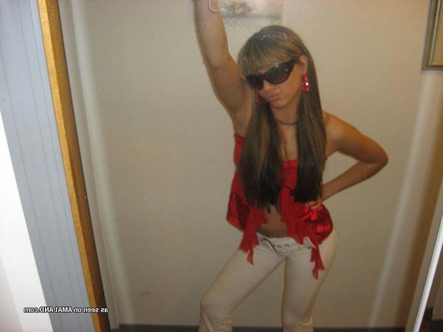 15P Sexy amateur Latina hottie camwhoring