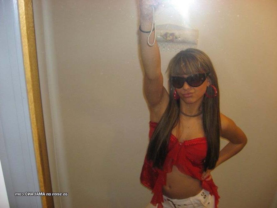 15P Sexy amateur Latina hottie camwhoring