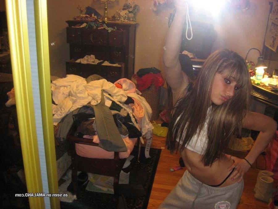 15P Sexy amateur Latina hottie camwhoring