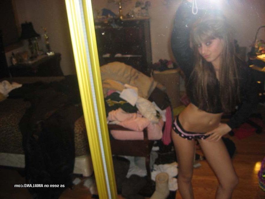 15P Sexy amateur Latina hottie camwhoring