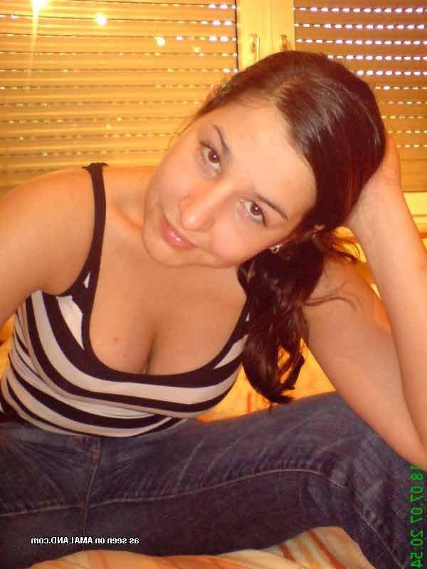 15P Sexy amateur Latina hottie's selfpics