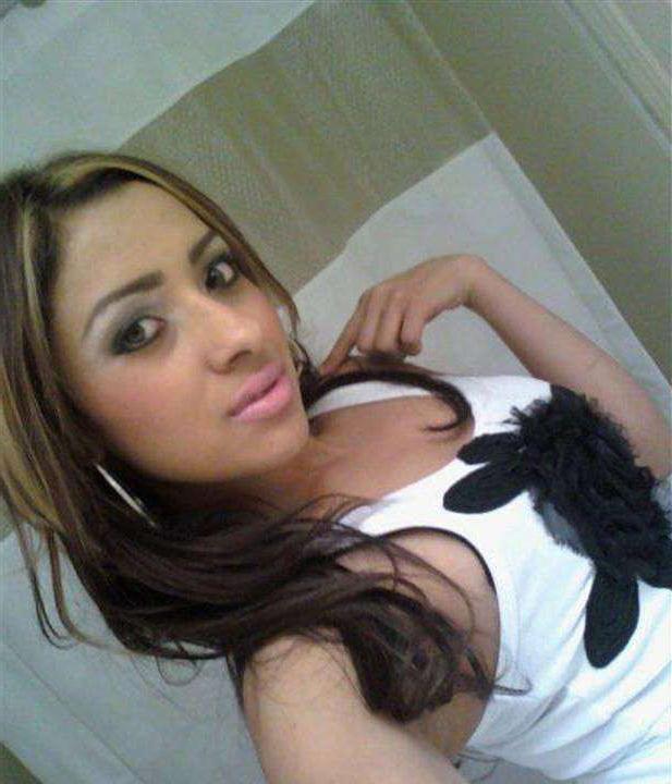 15P Sexy Latina babe selfshooting