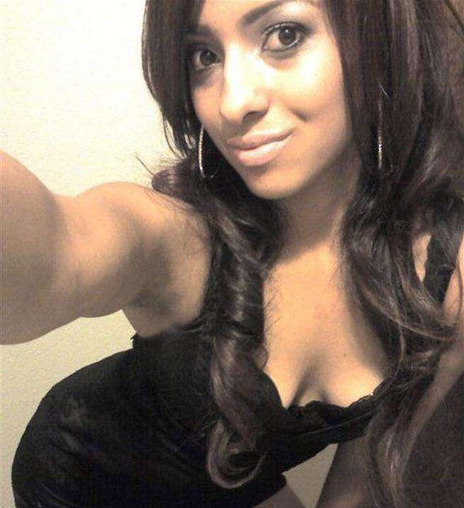 15P Sexy Latina babe selfshooting