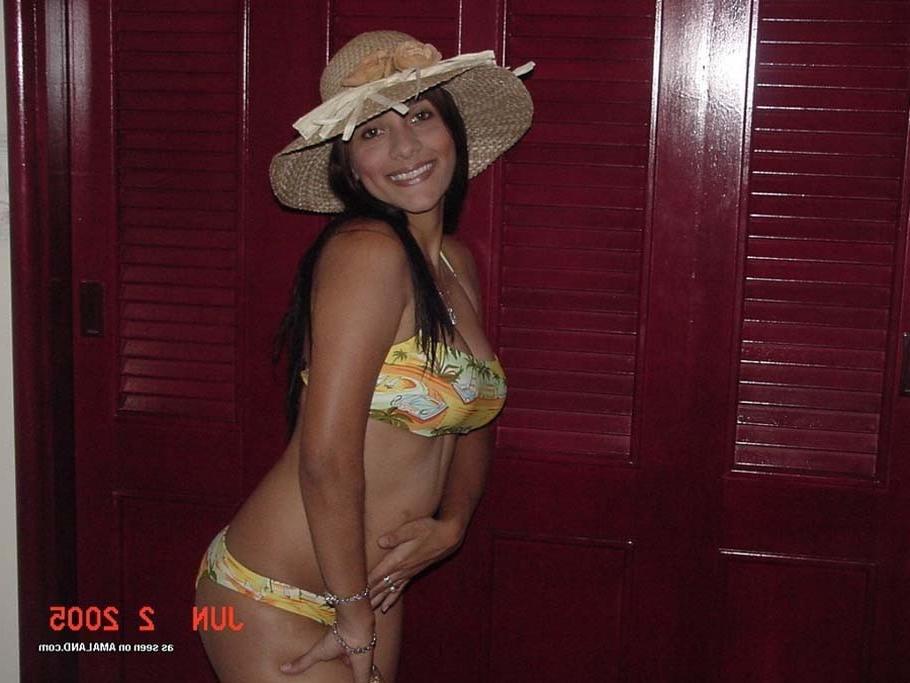 15P Amateur Latina babe in hot bikini