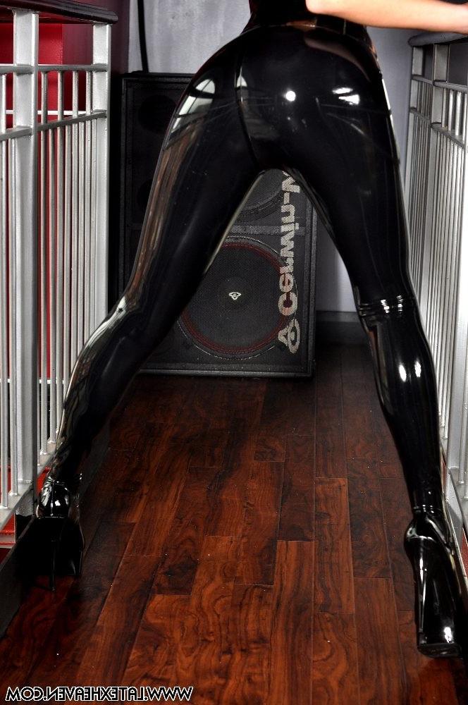12P Gorgeous latex beauties are waiting for you