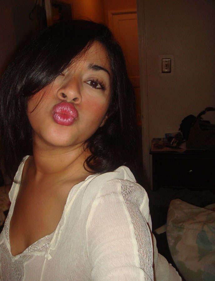 15P Hot Latina MILF with pouty lips
