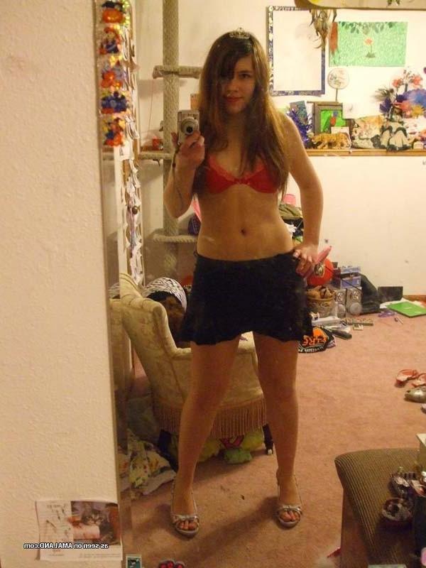15P Sexy amateur Latina hottie camwhoring