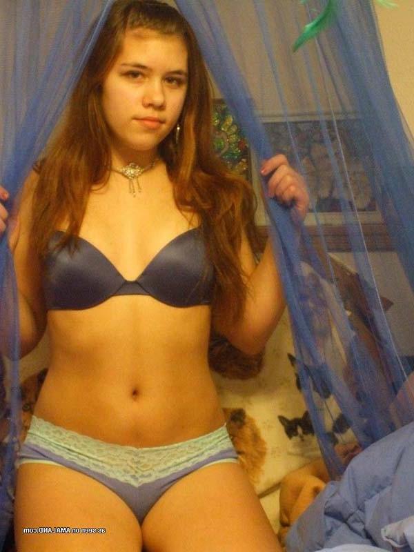15P Sexy amateur Latina hottie camwhoring