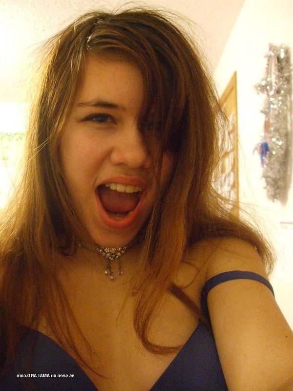 15P Sexy amateur Latina hottie camwhoring